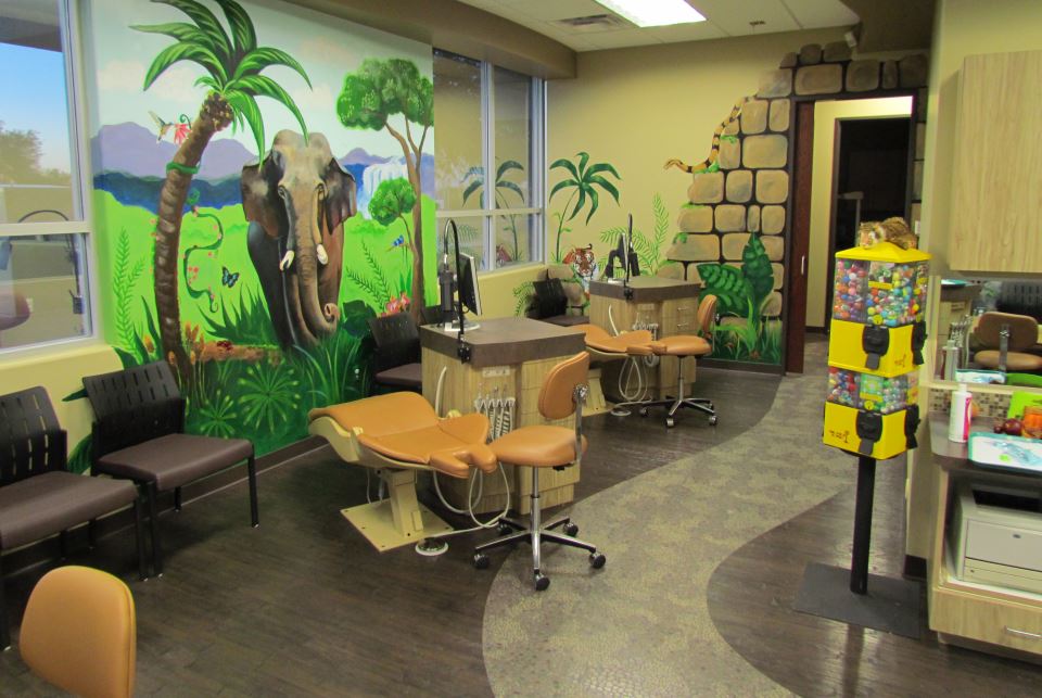 Mesa Office - Exam chairs view 3